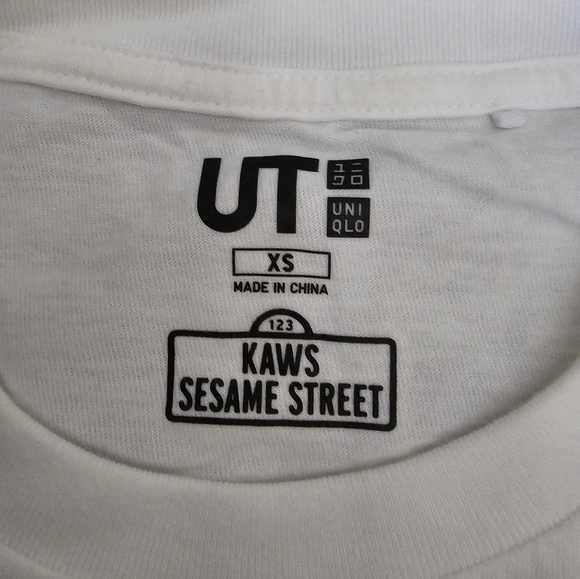Uniqlo Sesame Street x kaws size XS cookie monster - Picture 3 of 3